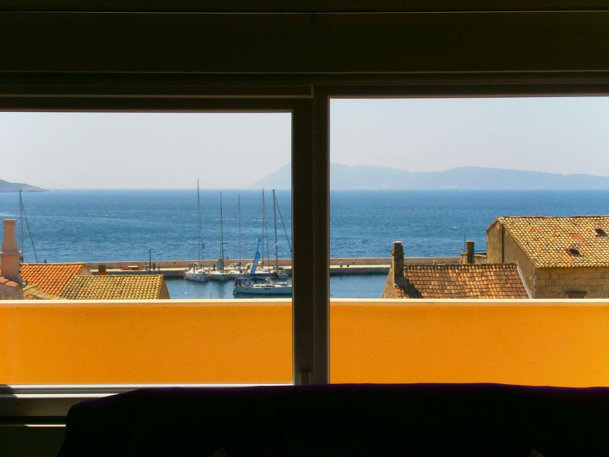 Apartment Willy Komiža Екстериор снимка